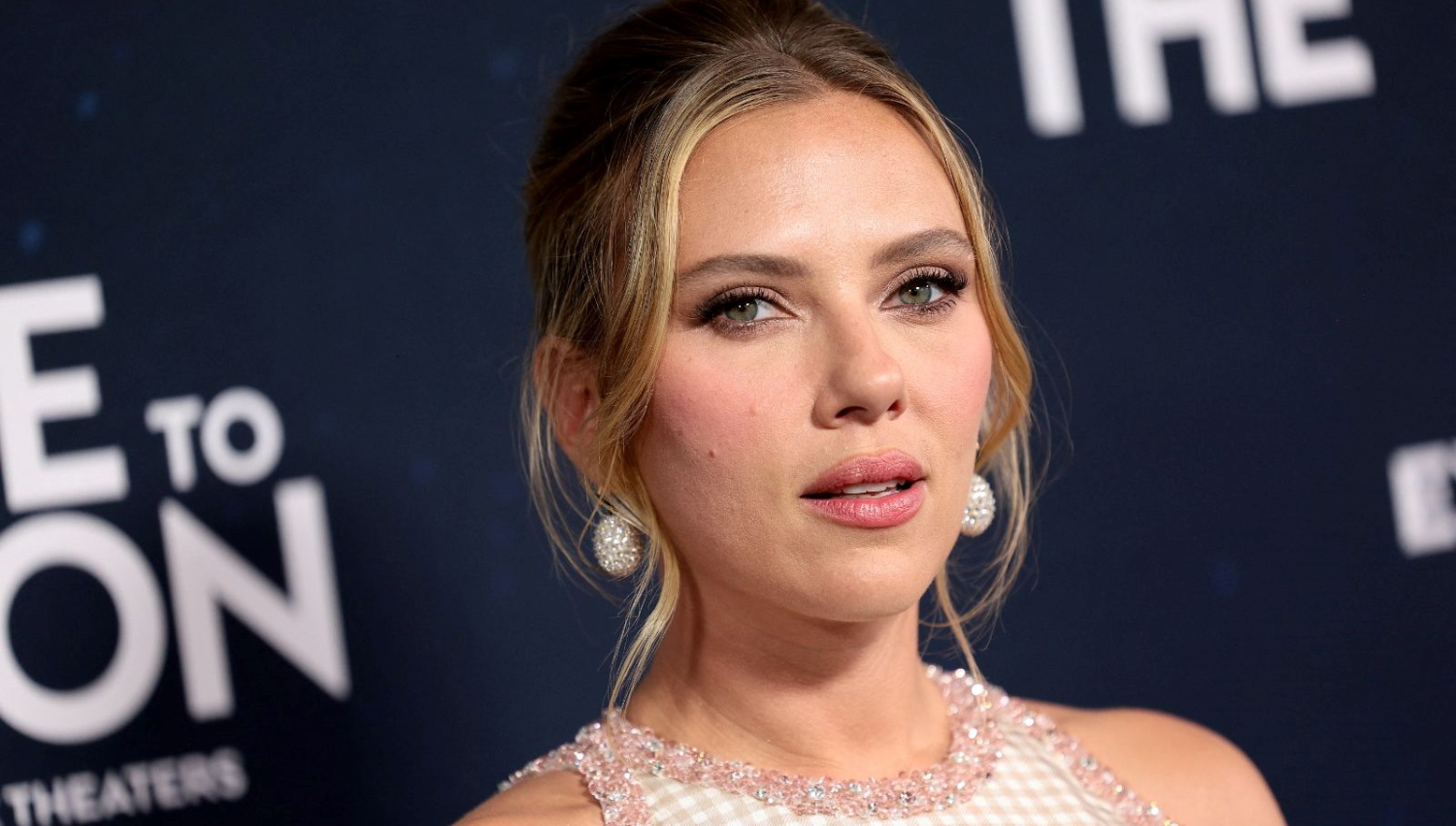 Scarlett Johansson Hollywood tarihine geçti